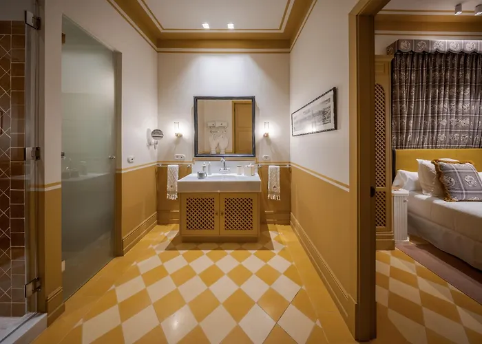 Cristine Bedfor Boutique 4*