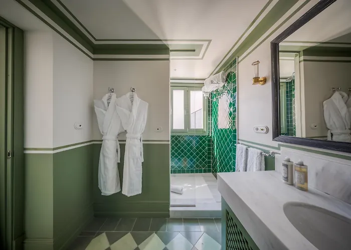 Hotel Cristine Bedfor Boutique 4*