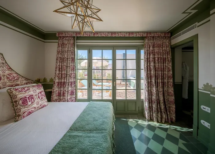 Cristine Bedfor Boutique Hotel 4*