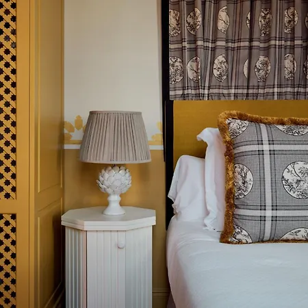 Cristine Bedfor Hotel