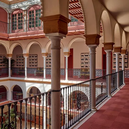 Cristine Bedfor Hotel Sevilla