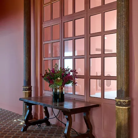 Cristine Bedfor Hotel